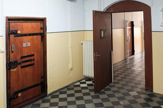 Übernachtung im Knast Hotel - 1 Nacht im Wärter-Büro für 2 Personen 2 [article_picture_small]