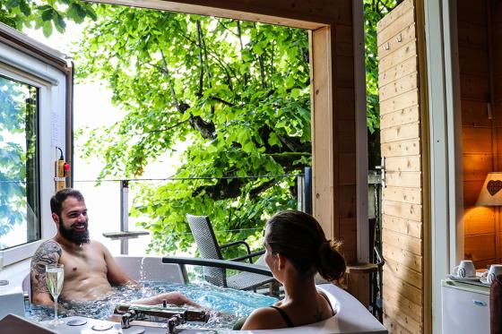 Nuitée en cabane dans un arbre - avec jacuzzi, petit déjeuner et souper 4 plats. 1 [article_picture_small]