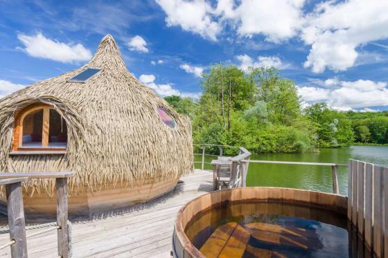 Pernottare in una capanna sull'acqua - 1 notte con colazione per 2 persone 5 [article_picture_small]