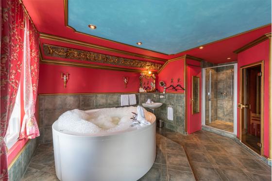 Privat-Wellness in eigener Suite - inkl. Übernachtung in der Château d'amour Suite & 3-Gang Menü  [article_picture_small]